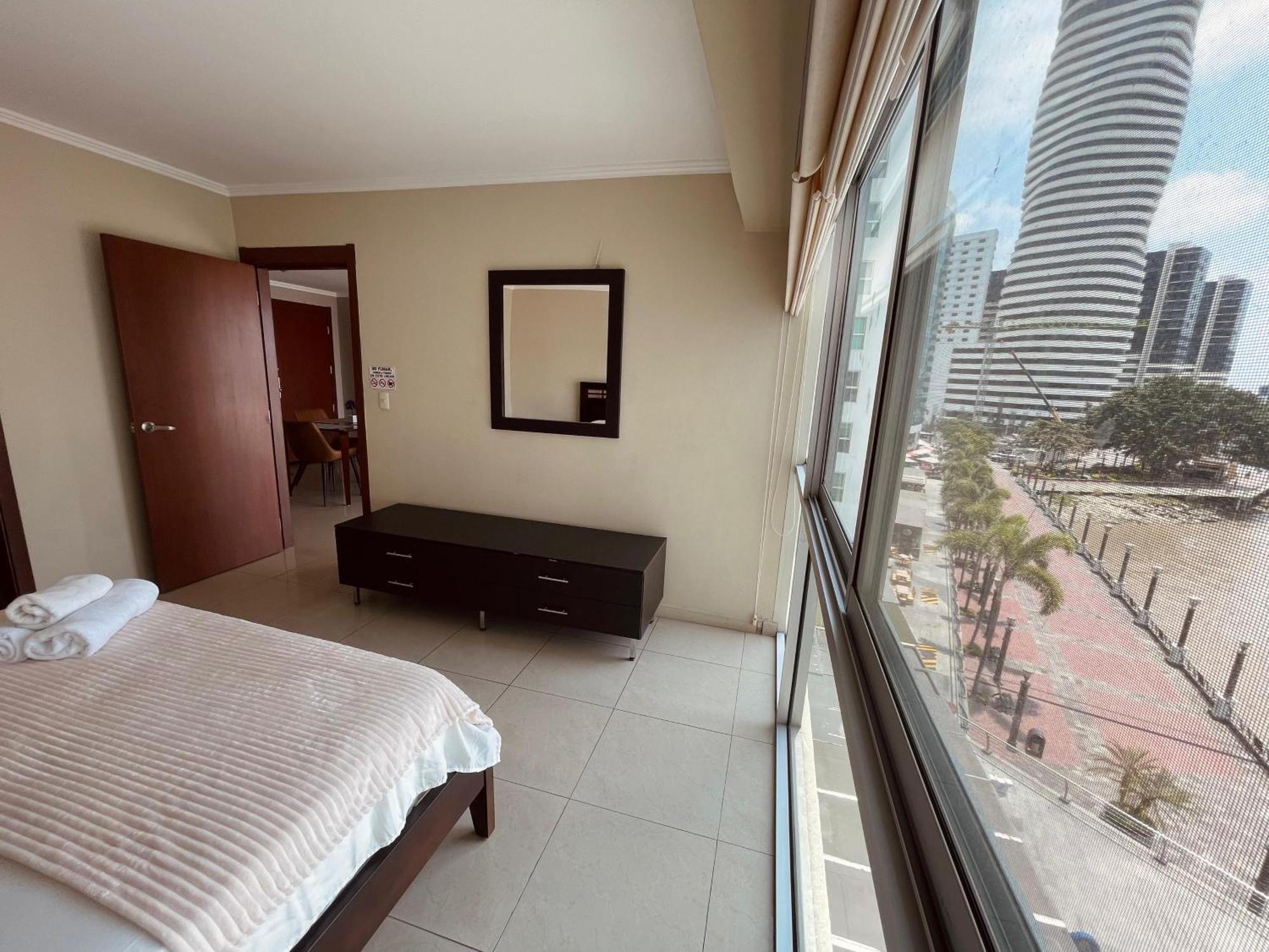 Suite Frente Al Rio En Puerto Santa Ana Riverfront Guayaquil Exteriör bild