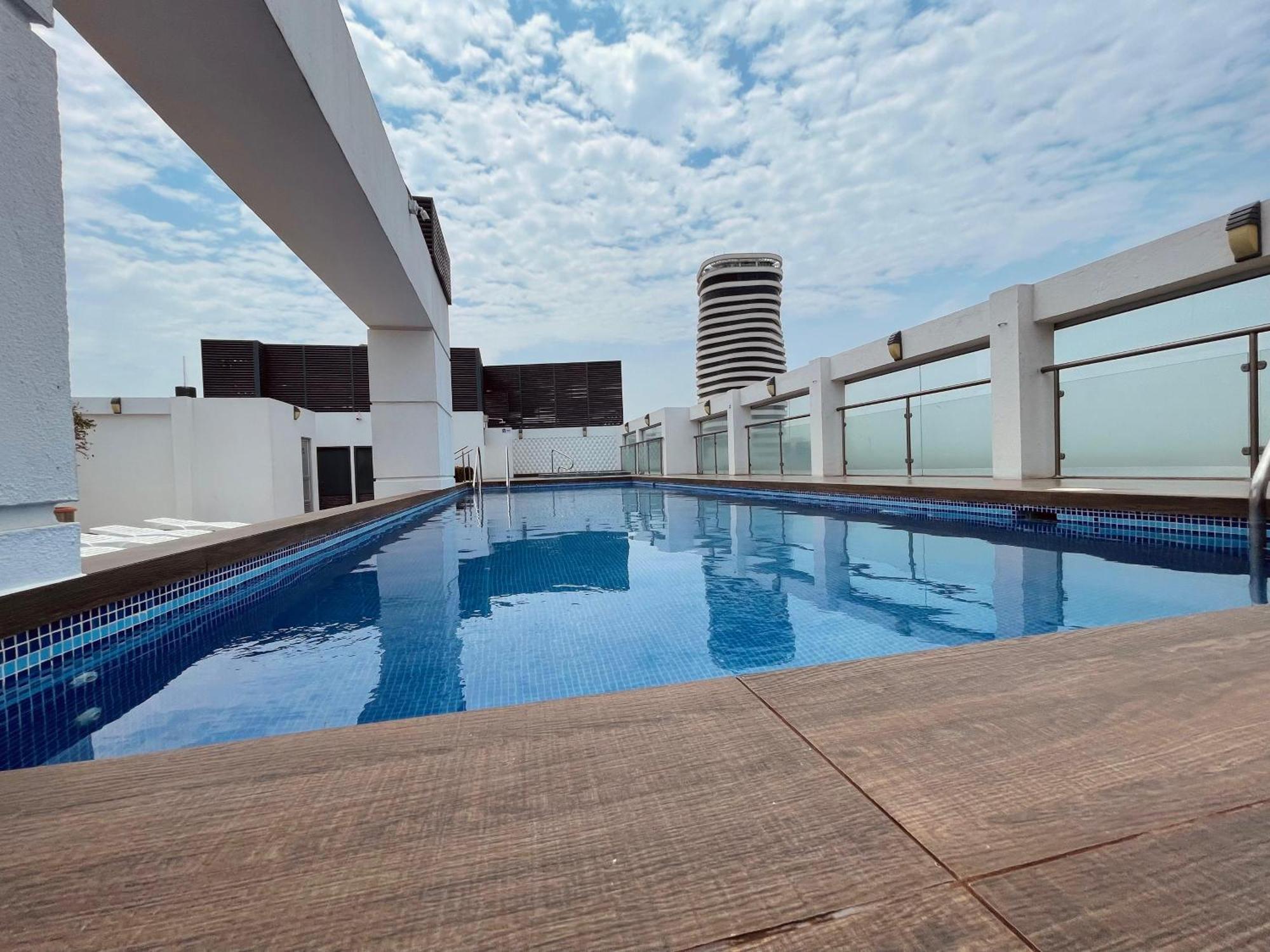 Suite Frente Al Rio En Puerto Santa Ana Riverfront Guayaquil Exteriör bild