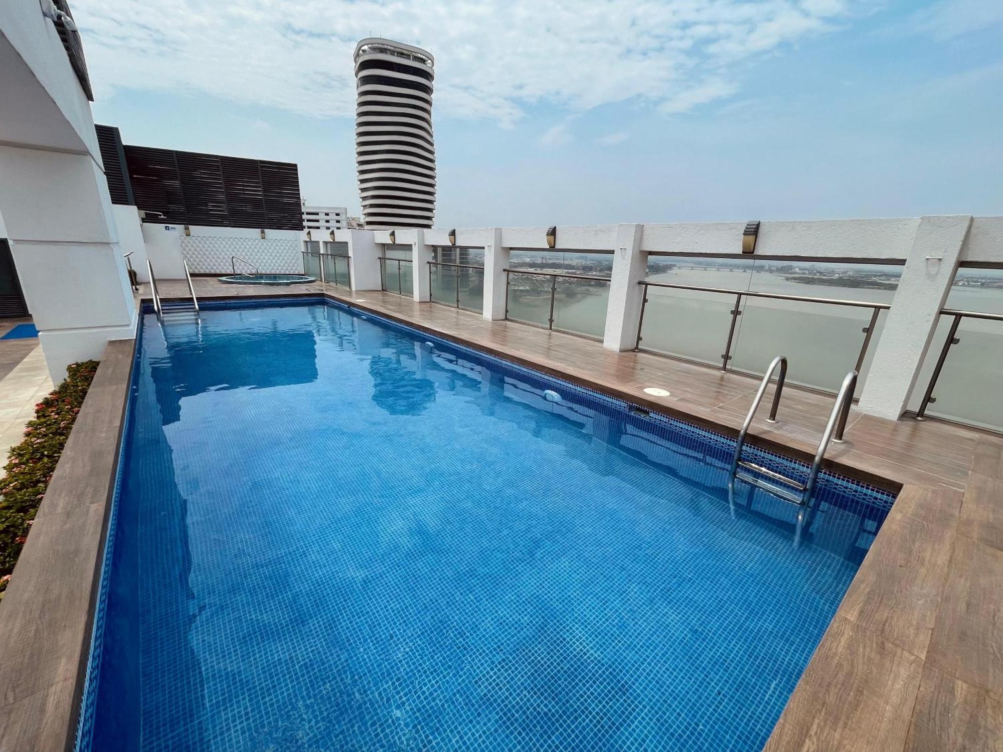 Suite Frente Al Rio En Puerto Santa Ana Riverfront Guayaquil Exteriör bild