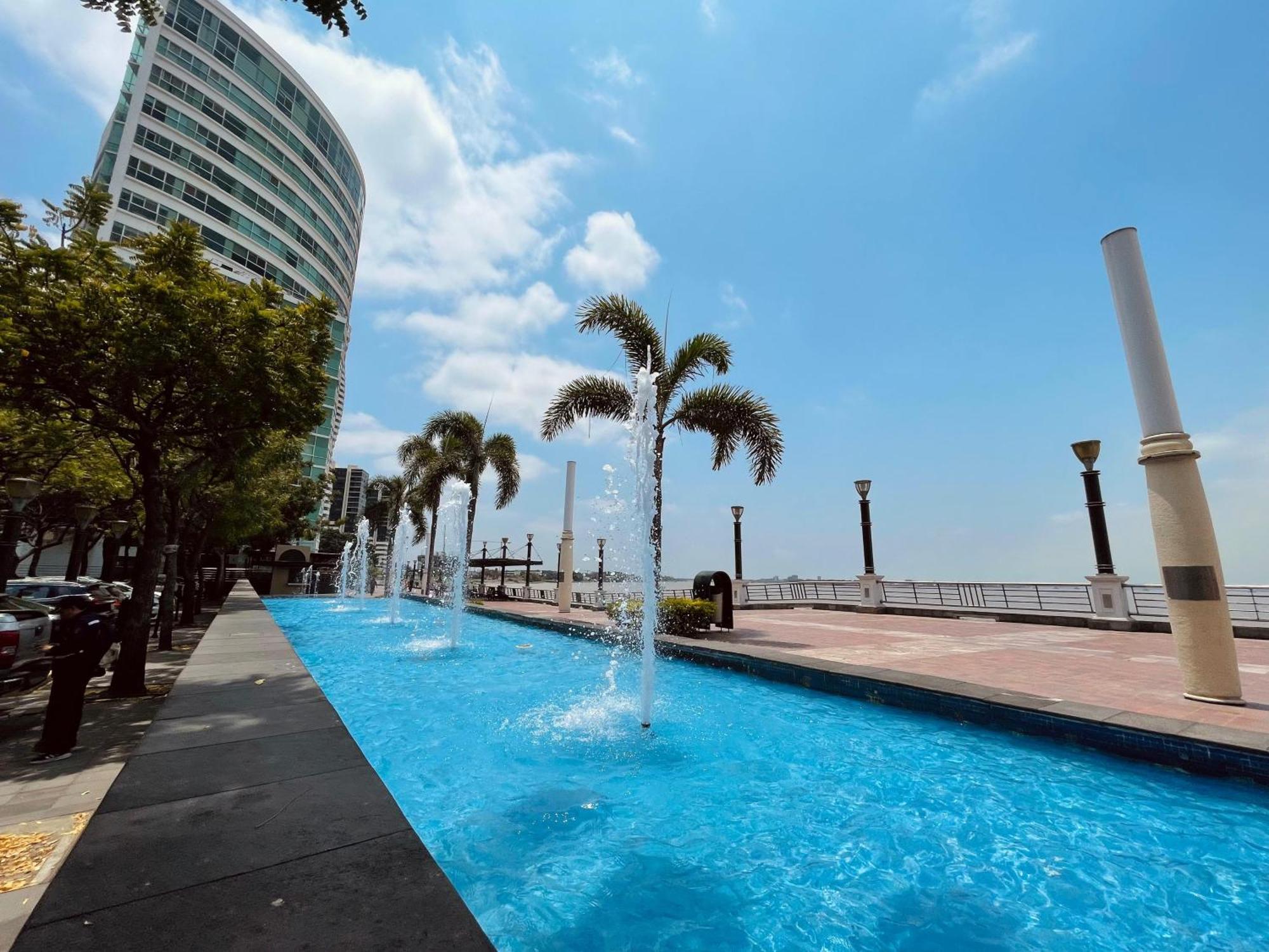 Suite Frente Al Rio En Puerto Santa Ana Riverfront Guayaquil Exteriör bild