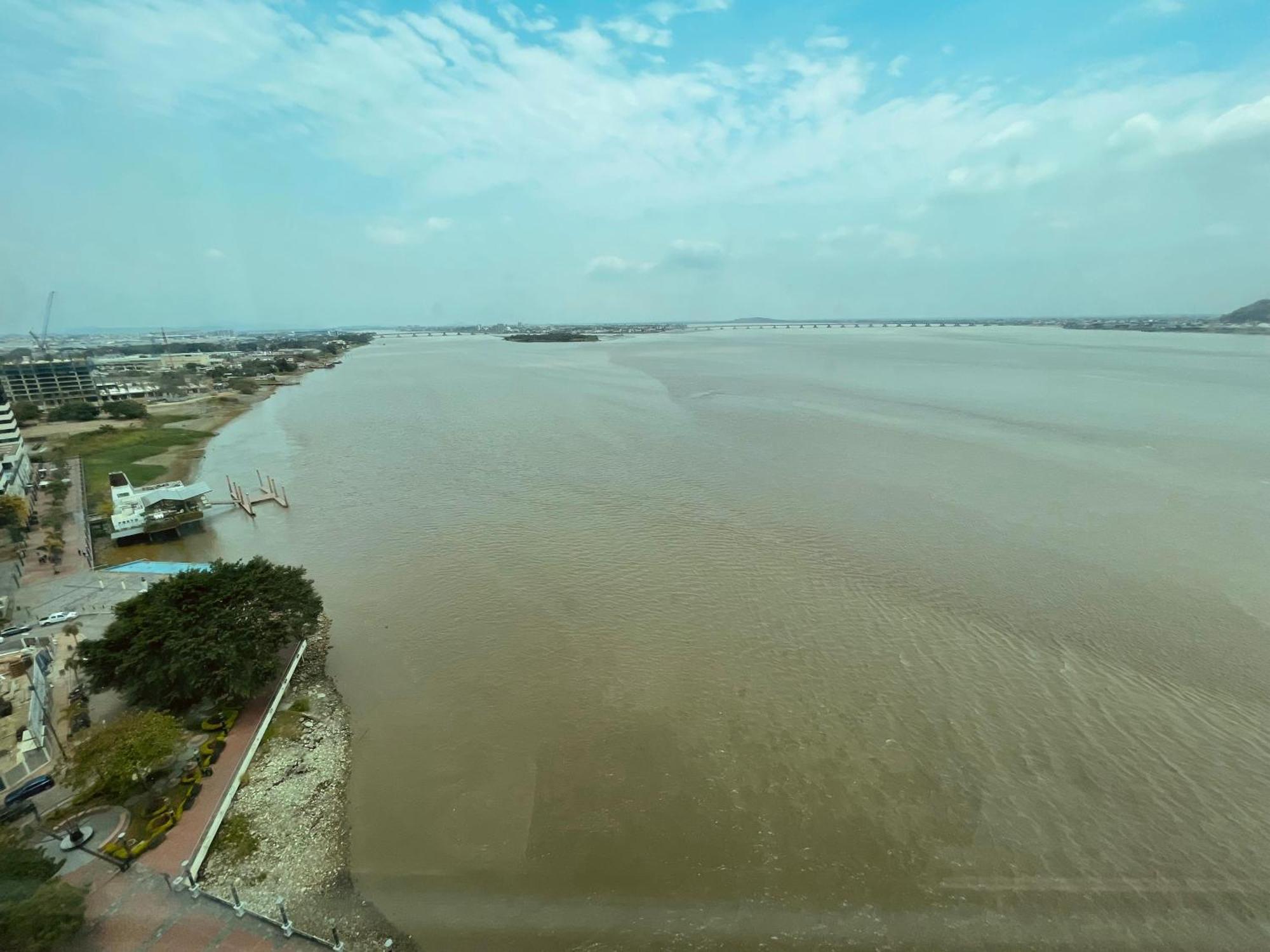 Suite Frente Al Rio En Puerto Santa Ana Riverfront Guayaquil Exteriör bild