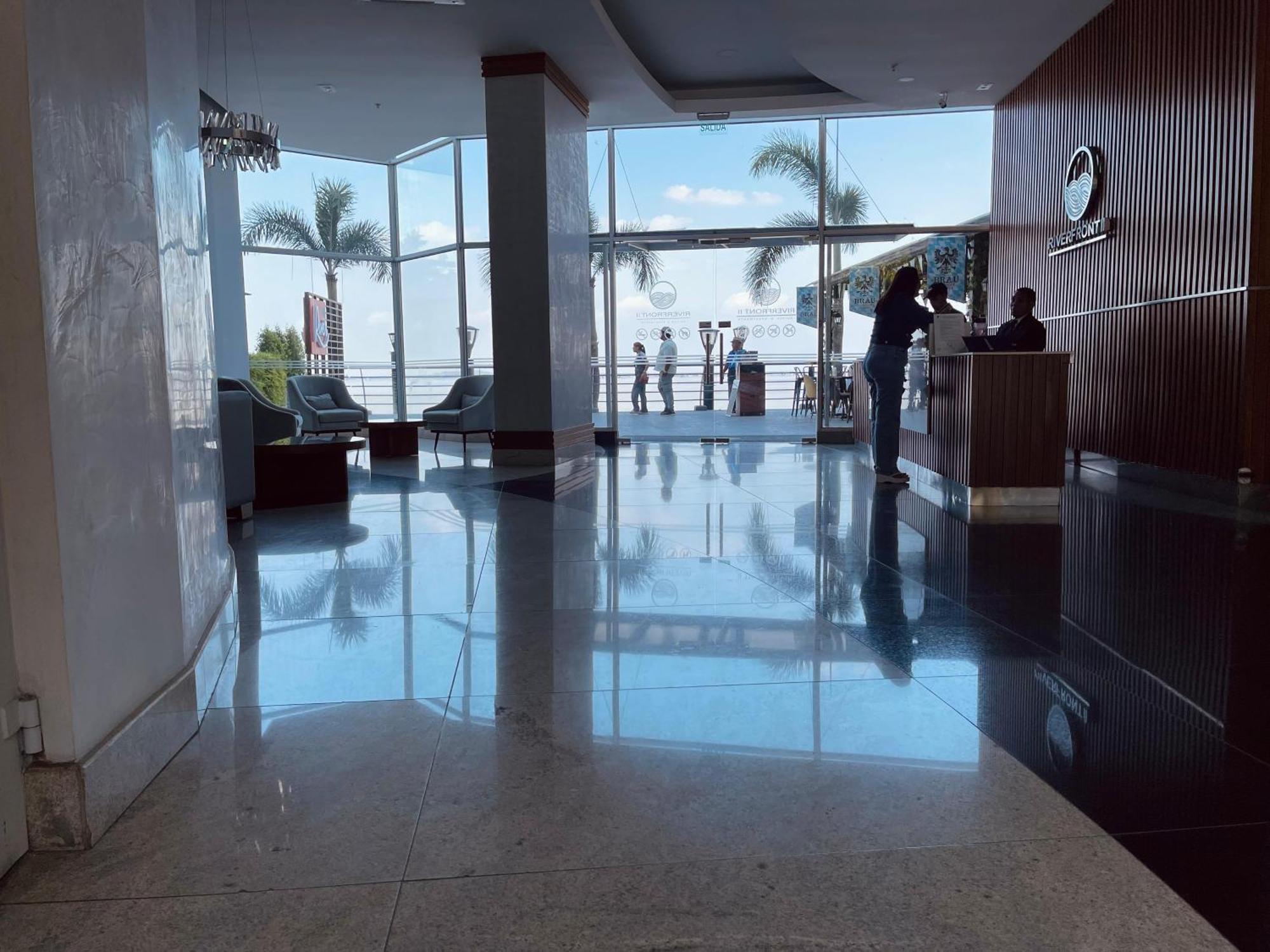 Suite Frente Al Rio En Puerto Santa Ana Riverfront Guayaquil Exteriör bild