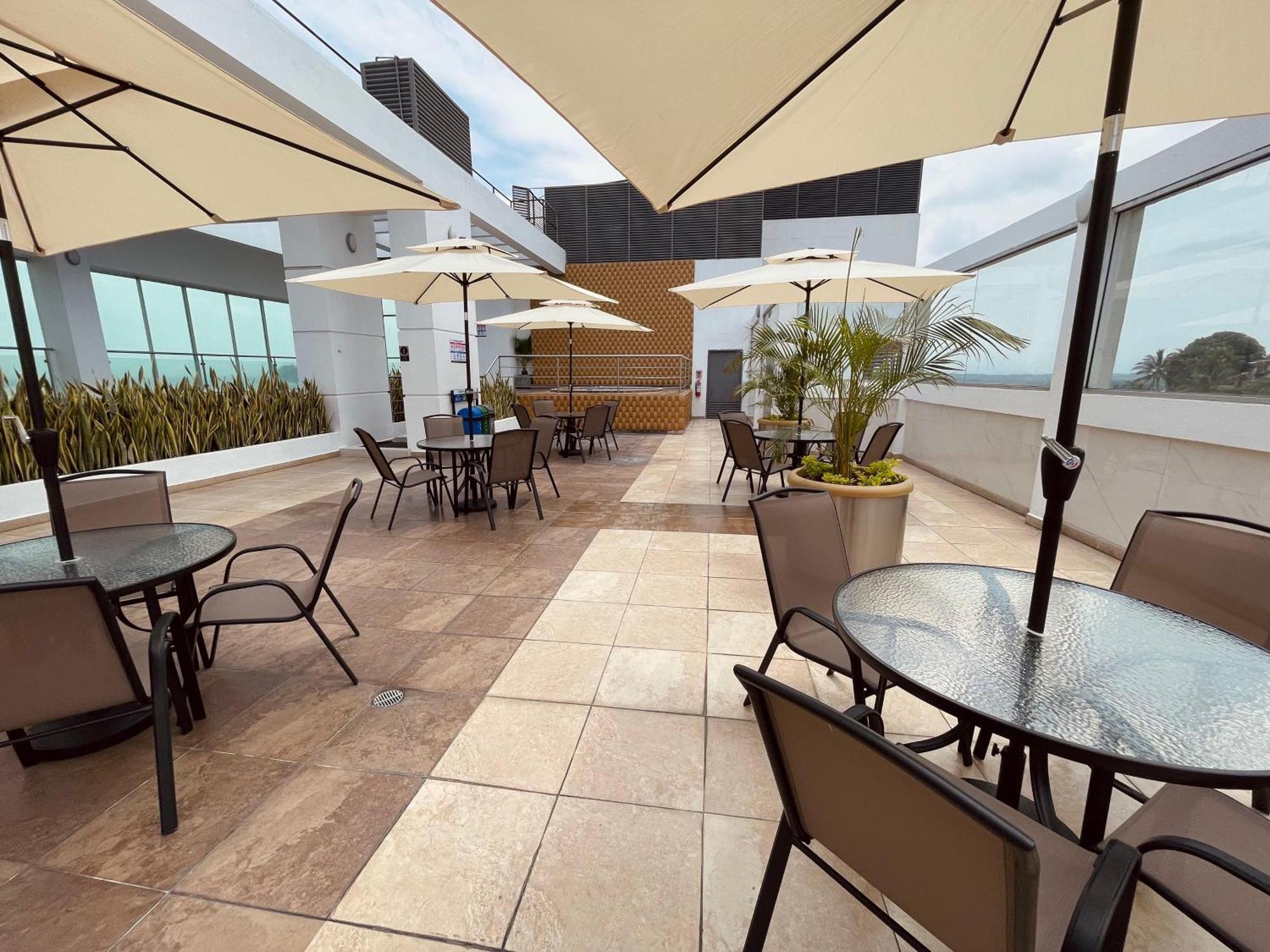Suite Frente Al Rio En Puerto Santa Ana Riverfront Guayaquil Exteriör bild