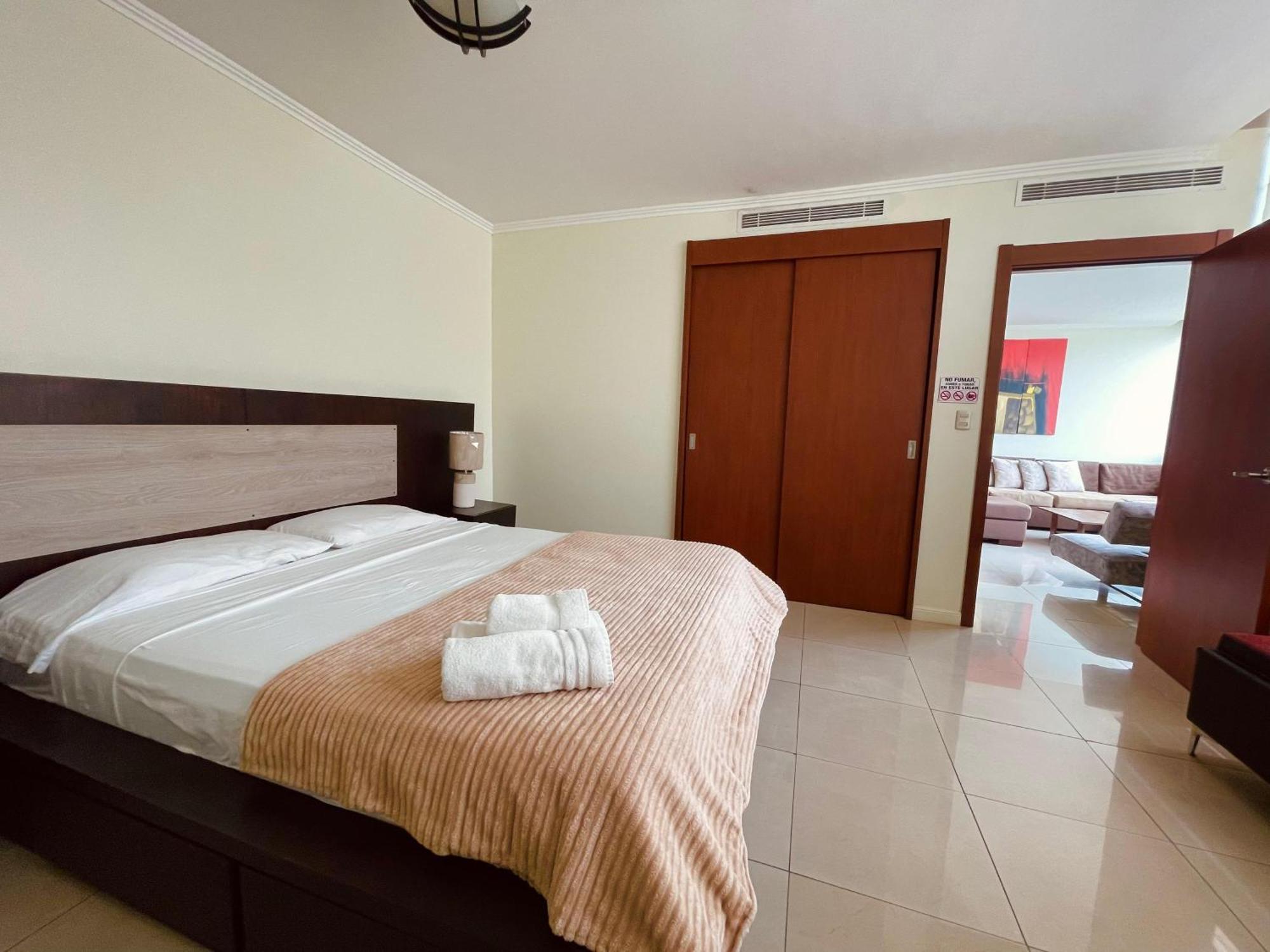 Suite Frente Al Rio En Puerto Santa Ana Riverfront Guayaquil Exteriör bild