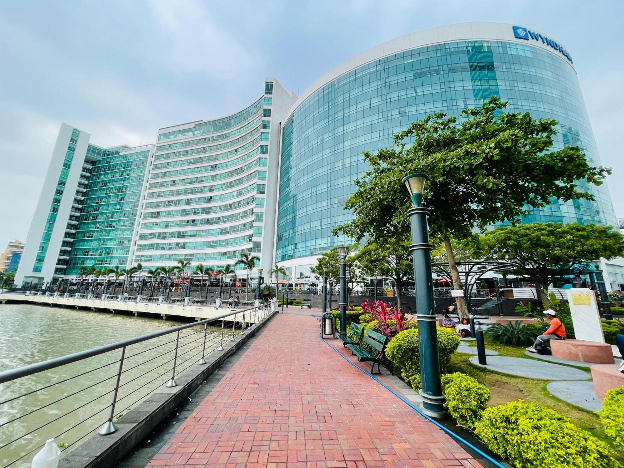Suite Frente Al Rio En Puerto Santa Ana Riverfront Guayaquil Exteriör bild