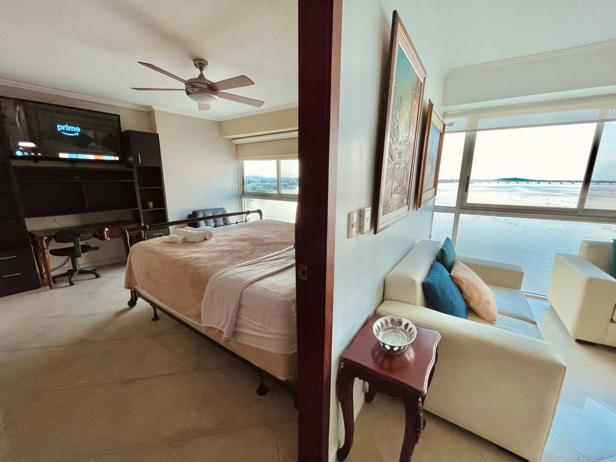 Suite Frente Al Rio En Puerto Santa Ana Riverfront Guayaquil Exteriör bild