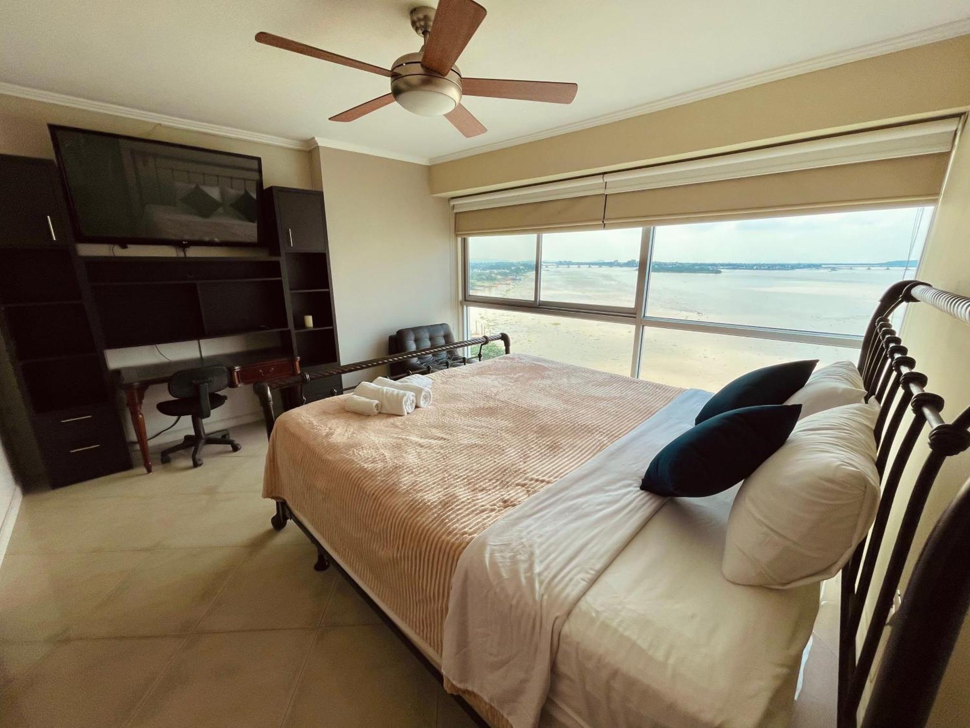 Suite Frente Al Rio En Puerto Santa Ana Riverfront Guayaquil Exteriör bild
